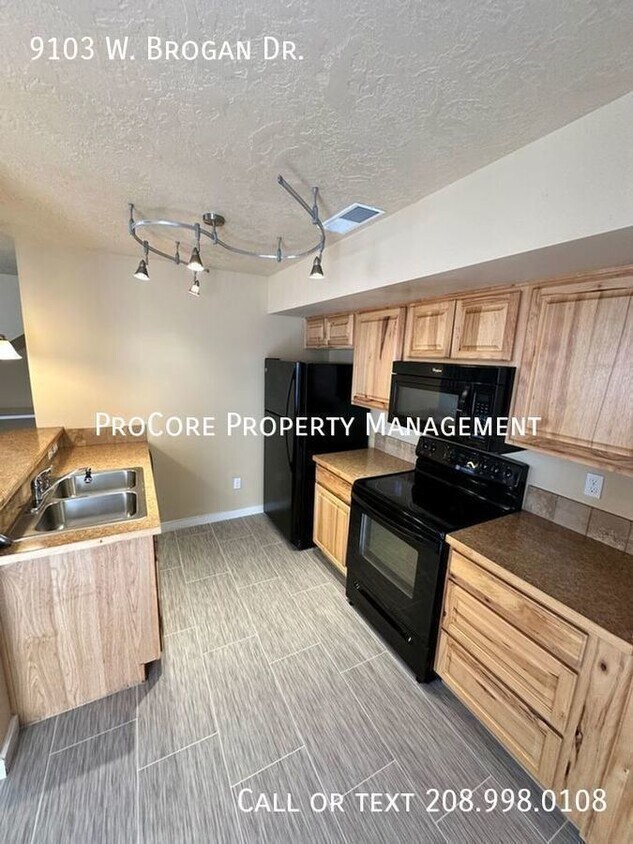 Primary Photo - Close to Campus Comfort! Upgraded 2BR/2BA ...