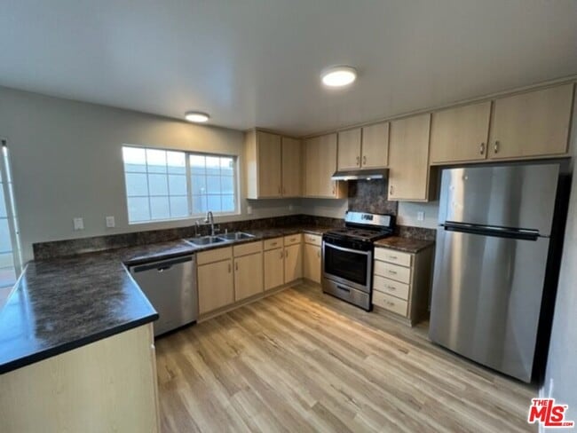 Foto del edificio - 19142 Haynes St