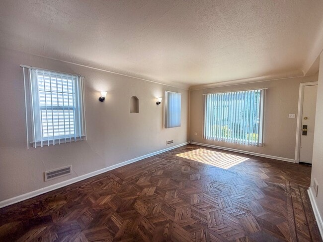 Foto del edificio - 3325 Williams Ave NE