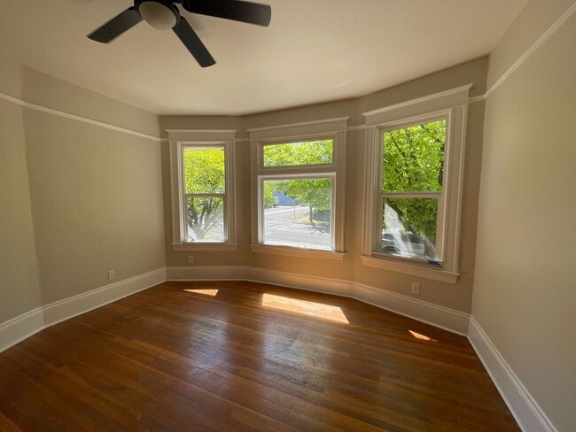 Foto del edificio - Beautiful Newly Remodeled Unit in Buckman with Washer/Dryer, A/C