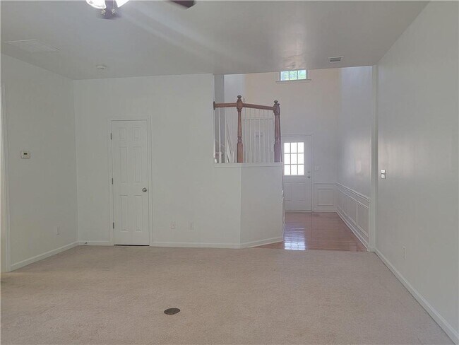 Foto del edificio - 2448 Fairlie Dr