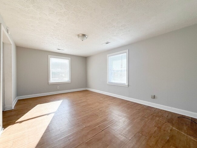 Building Photo - 4 Bedroom Two-Story Home with Large Yard, Lawn Care Included