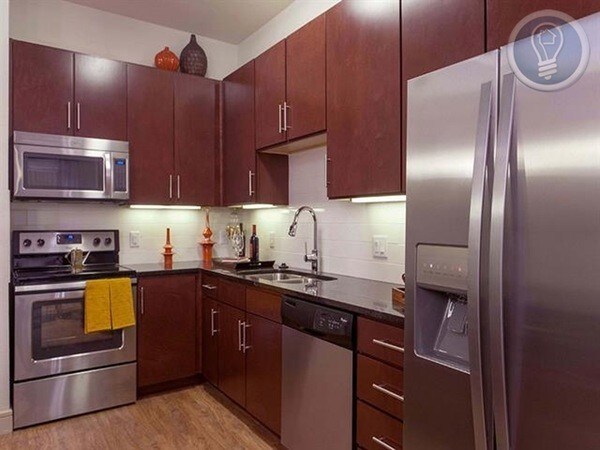 Building Photo - Easy access to downtown!! Modern Interiors!!