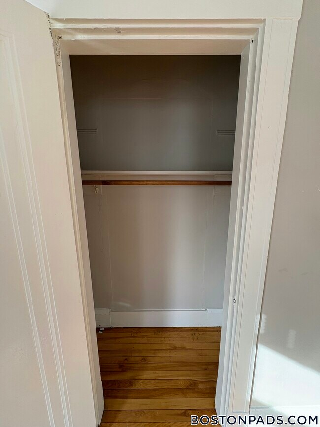 Building Photo - 1 Kingsley Terrace