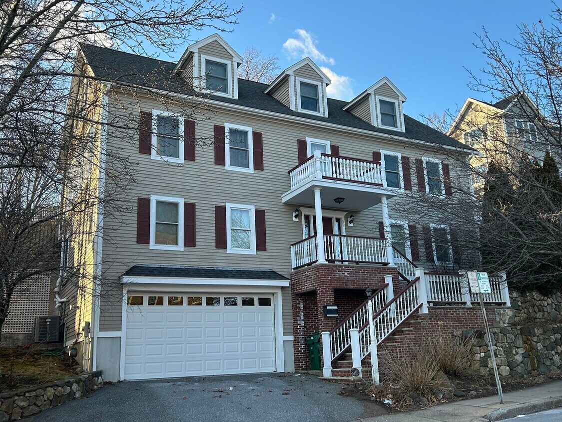 12 Governors Ave Unit 12, Medford, MA 02155 Condo for Rent in Medford, MA