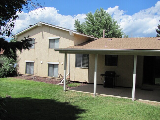 Building Photo - 2685 Roundtop Dr