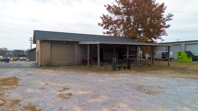 Building Photo - 6032 W Andrew Johnson Hwy