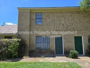 Building Photo - 911 Lancelot Cir