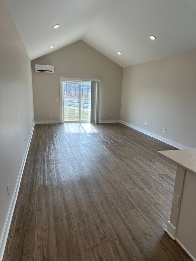 Building Photo - 251 Liam Ln