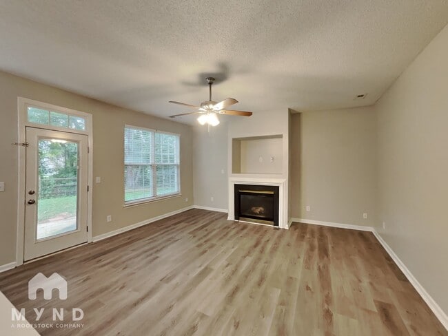 Building Photo - 6053 Shining Oak Ln