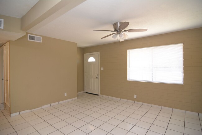 Foto del edificio - Updated 3 Bedroom 1 Bath Home! Central Tuc...