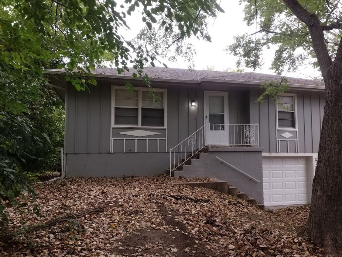 Foto principal - COMING SOON!! Oak Grove 3 Bed 2 Car garage!