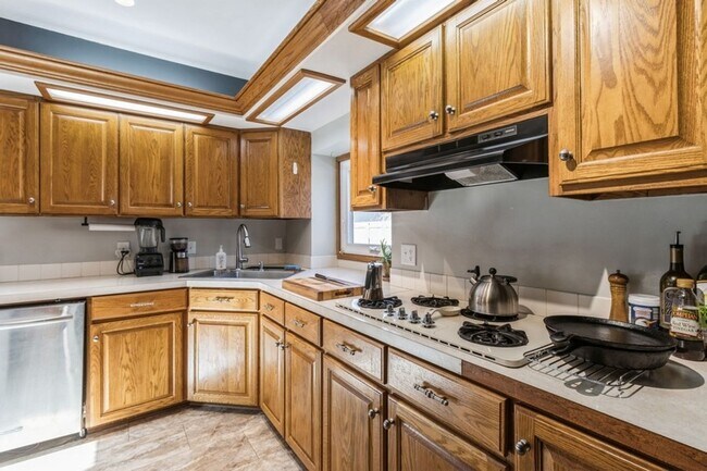 Foto del edificio - CHARMING RANCH!! 2 Bed, 1 Bath Home in Urbandale