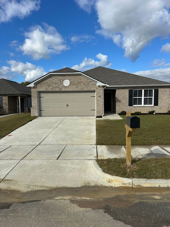 Foto del edificio - *Keep Your CASH!!* BRAND NEW Three Bedroom | Two Bathroom Home in Cullman