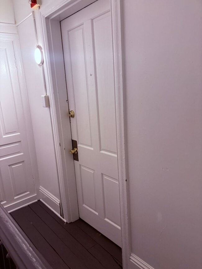 Foto del edificio - 3rd Floor 1 Bedroom Apartment with Parking...