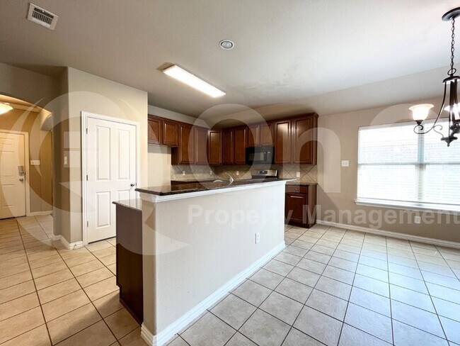Foto del edificio - 2112 Willow Creek Dr