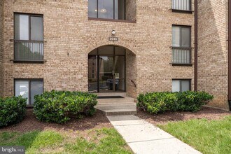 Building Photo - 2045 Royal Fern Ct