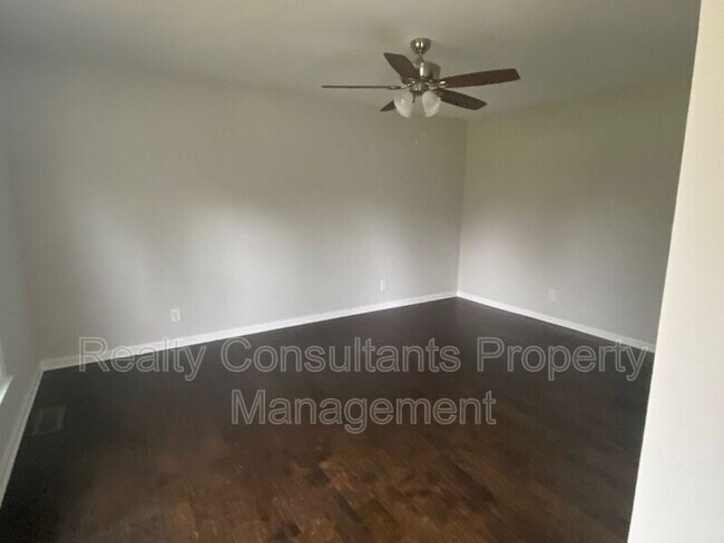 Building Photo - 3849 Pembrooke Rd NW