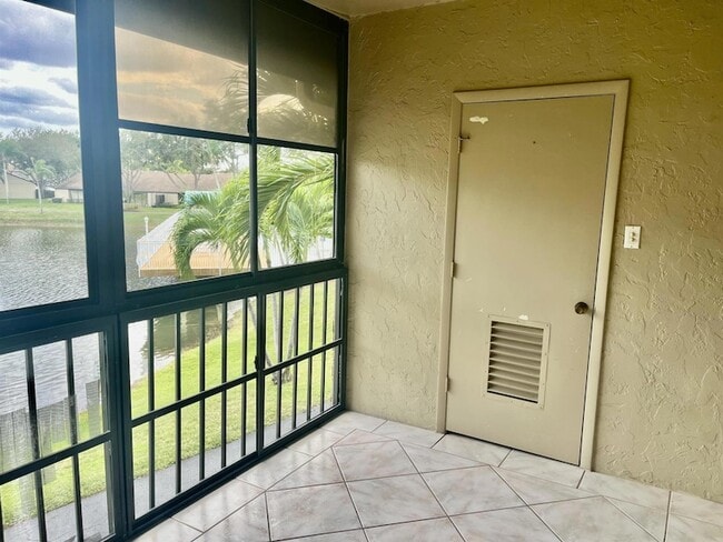 Foto del edificio - 536 Shady Pine Way