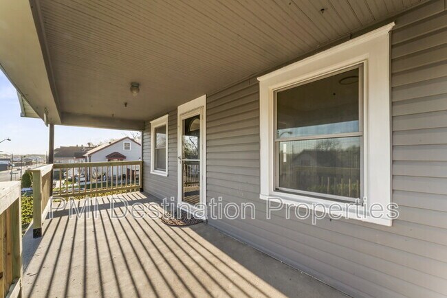 Building Photo - 3609 Strong Ave