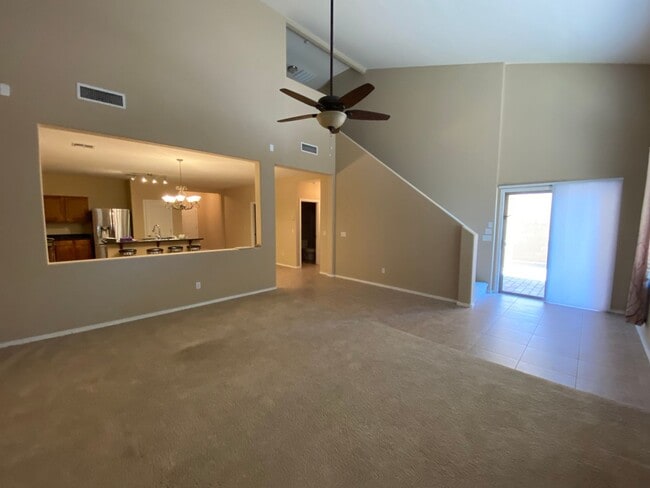 Foto del edificio - Beautiful 4-Bed, 3-Bath Home with Granite Kitchen, Stainless Steel Appliances, Vaulted Ceilings, ...