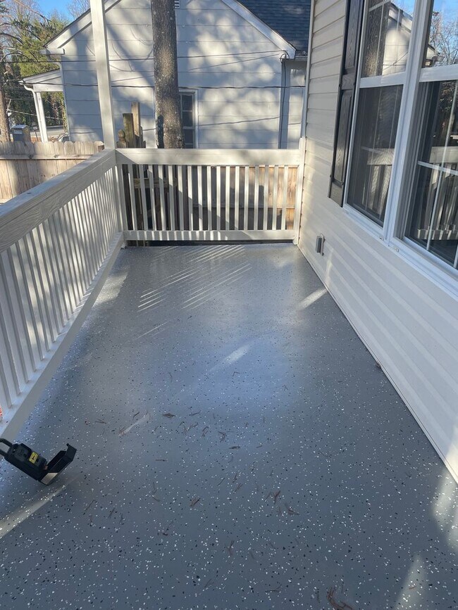 Foto del edificio - Updated 3 Bedroom Convenient to Shopping &...