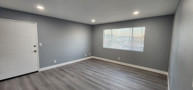 Building Photo - 1203 W 164th St