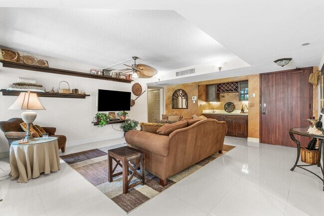 Building Photo - 100 SE 5th Ave