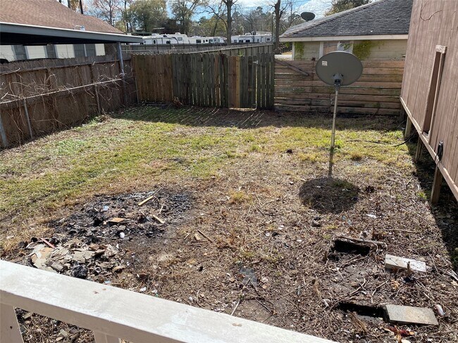 Foto del edificio - 310 Harris Rd