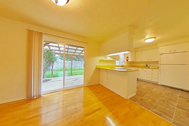 Building Photo - 3 Bedroom House ~ South Corvallis