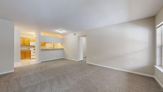 Building Photo - 2740 S Knightsbridge Cir