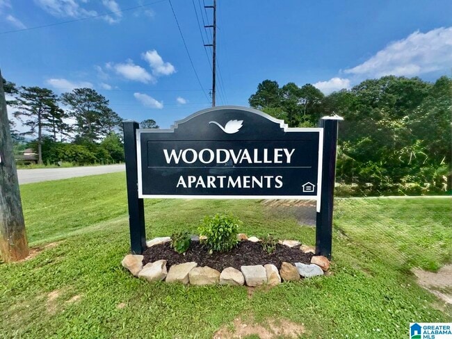 Foto del edificio - 1700 Greenbrier Dear Rd