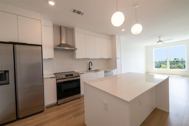 Building Photo - 1701 Simond Ave Ave