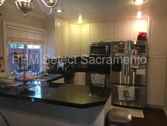 Building Photo - 8804 Sawtelle Way