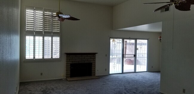 Foto del edificio - 2501 W Fruitvale Ave