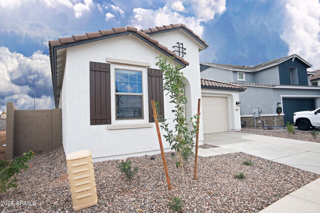 Building Photo - 831 W Finch Dr