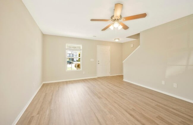 Building Photo - 2888 Creekbend Dr