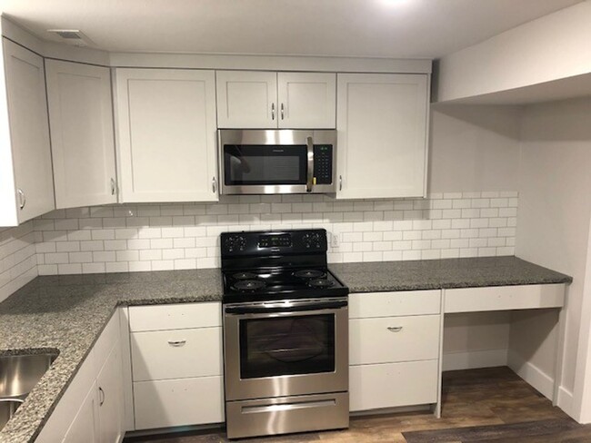 Building Photo - A Remodeled 2 Bedroom 1 Bath in Orem