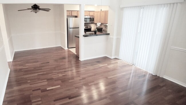 Foto del edificio - Beautiful 1/1 Wood Floors Condo for Rent i...