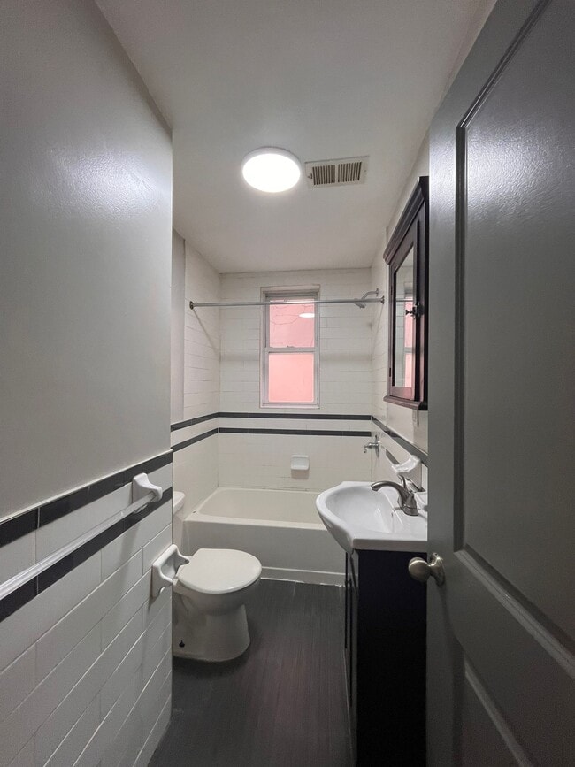 Foto del edificio - 238 Fowler Ave