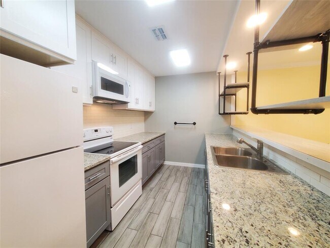 Building Photo - 4525 Altamesa Blvd