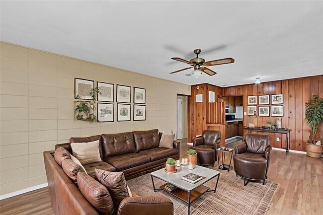 Foto del edificio - 324 N Lakeland Ave