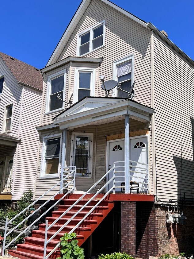 Primary Photo - 3840 W Diversey Ave