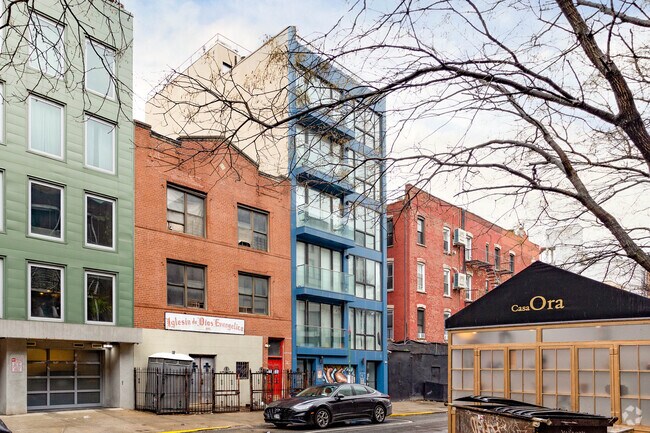 Building Photo - 143 Meserole St