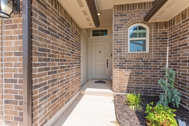 Foto del edificio - COOMING SOON! Beautiful 3BR Home with Open Floor Plan & Outdoor Fireplace