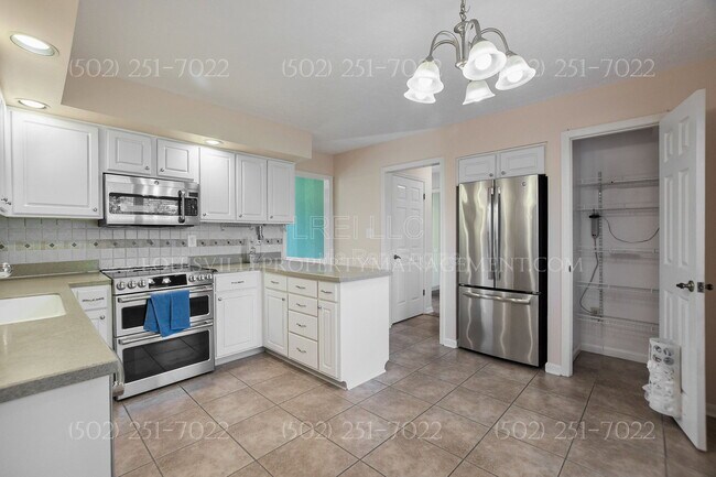 Building Photo - 3609 Locust Cir E