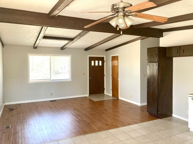 Foto del edificio - Open floorplan Home