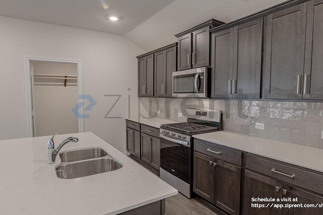 Building Photo - 547 Delaware RD