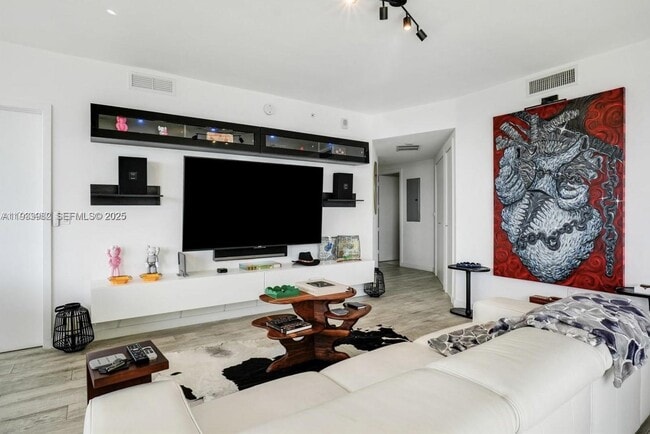 Foto del edificio - 488 NE 18th St