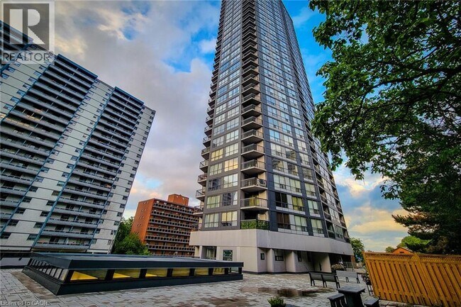Building Photo - 150 Charlton Ave E